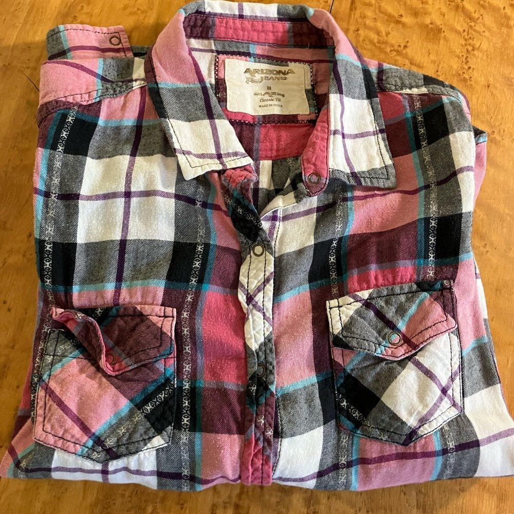 Arizona Jeans, plaid shirt, women’s size medium, excellent condition - Picture 5 of 6